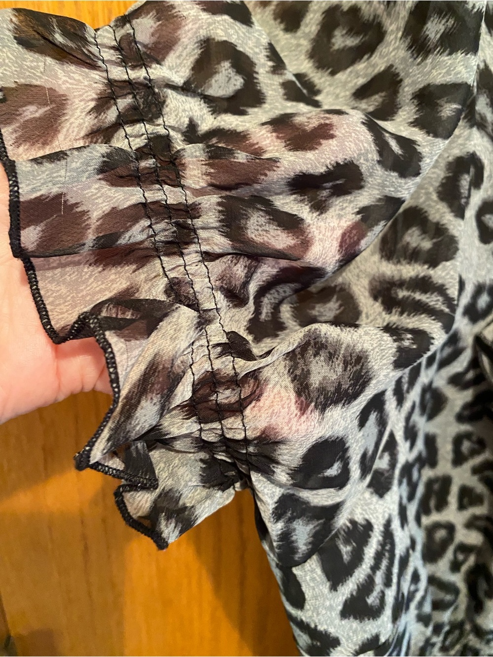 L8ter Women’s Ruffle Sleeve Animal Print Top - Picture 4 of 8